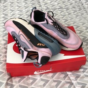 Nike Women's Air Max 2090 Shoes / Size 8